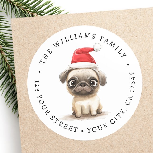 Niedlicher Mops in Weihnachtsmannmütze Rücksendead Runder Aufkleber (Cute pug in Santa hat illustration return address Classic Round Sticker)