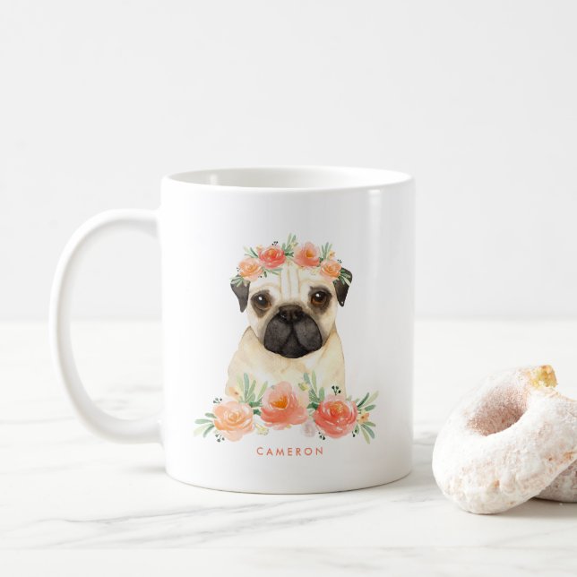 Niedlicher Mops Peach Floral Personalisiert Kaffeetasse (Mit Donut)