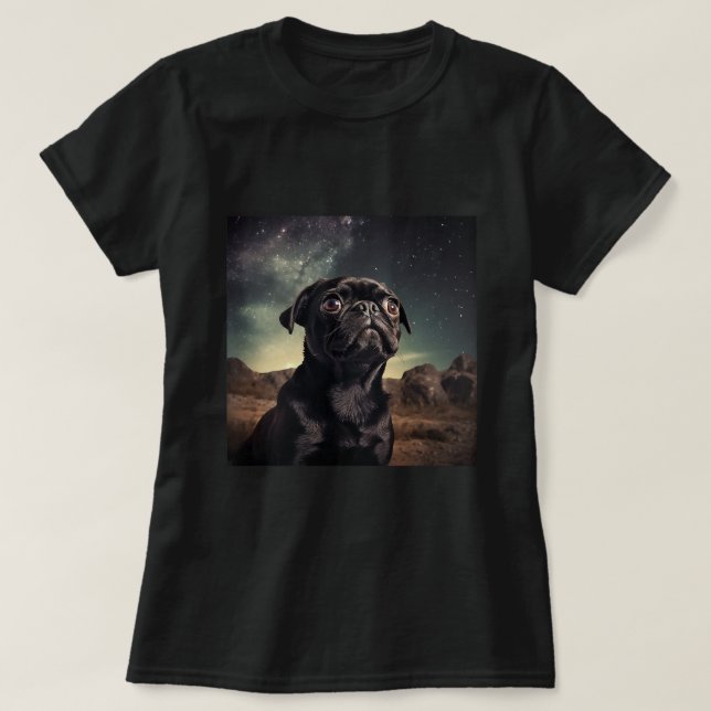 Niedlicher Mops Welpe im Weltraum Inspiration T-Shirt (Design vorne)