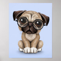 Niedlicher Mops Welpenhund mit Leseglasche, blau