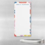 Niedlicher Name Boho Bloral Border Personalisiert Magnetischer Notizblock<br><div class="desc">Lassen Sie den Tag mit diesem bezaubernden Folkloredesign mit skandinavisch inspirierten Blume in kräftigen Rot, Blau, Gelb und Rosa aufleben. Personalisiert mit Ihrem Namen fügt dieses fröhliche Muster Ihren Accessoires, Schreibwaren oder Dekorationen eine spielerische und einzigartige Touch hinzu. Perfekt als nachdenkliches Geschenk oder eine lustige Art, Ihre Persönlichkeit zu präsentieren!...</div>