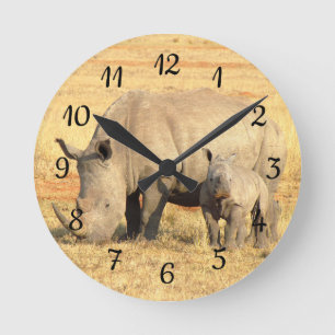 Niedlicher Nashorn in Afrika Runde Wanduhr