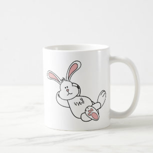 Niedlicher Osterhase, der heraus kühlt Tasse