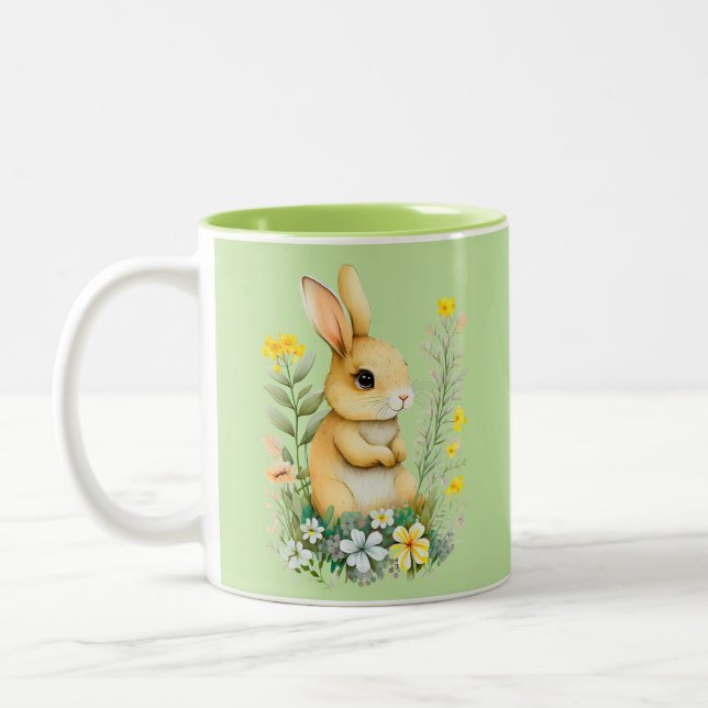 Niedlicher Osterhase und Monogramm auf hellgrün Zweifarbige Tasse (Links)