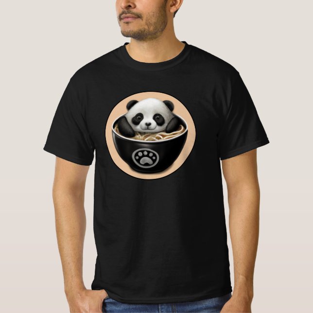 Niedlicher Panda-Bär, der in einer Schüssel Ramen  T-Shirt (Vorderseite)