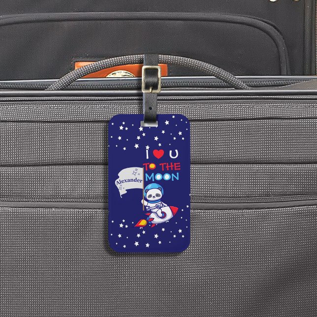 Niedlicher Panda-Bärenastronaut auf Raketenschiffs Gepäckanhänger (Von Creator hochgeladen)