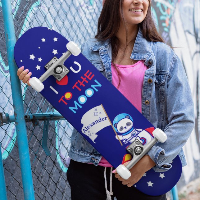 Niedlicher Panda-Bärenastronaut auf Raketenschiffs Skateboard (Von Creator hochgeladen)