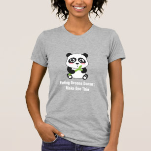 Niedlicher Panda, der Bambusschosse mit lustigem T-Shirt