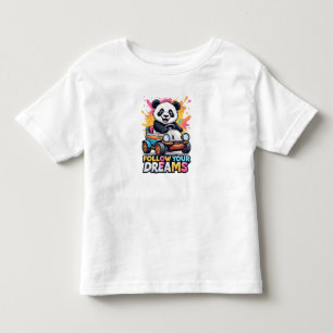 Niedlicher Panda fährt Spielzeugauto mit farbenfro Kleinkind T-shirt