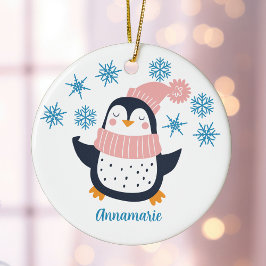 Niedlicher Personalisierter Pinguin Pink Scarf Wei Keramik Ornament
