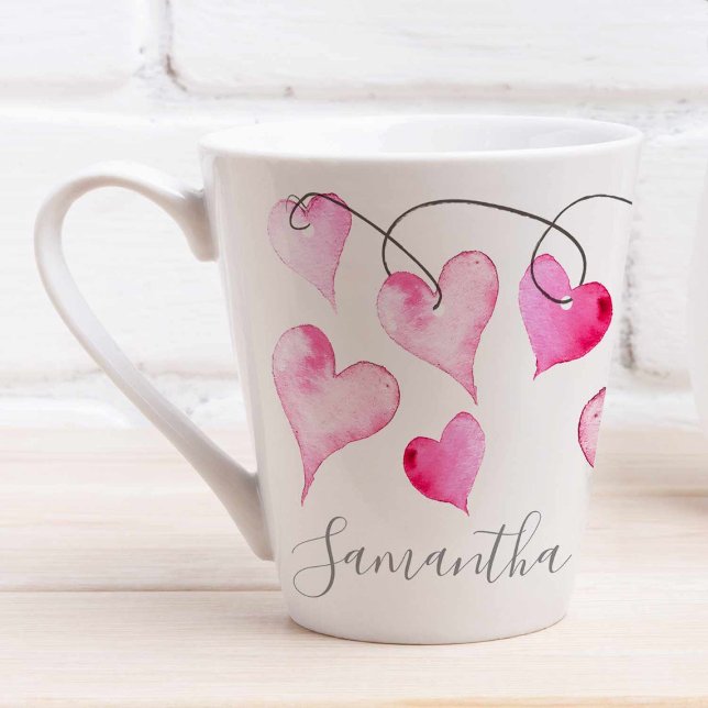 Niedlicher Personalisierter Valentinstag-Geschenk  Milchtasse (Personalized Galentines party decor coffee mugs with pink hearts art by Victoria Grigaliunas)