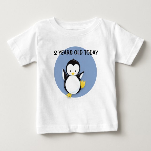 Niedlicher Pinguin im Blue Personalisiert Birthday Baby T-shirt (Vorderseite)