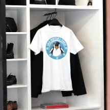 Niedlicher Pinguin, kalter Winterbrunnen
