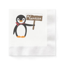 Niedlicher Pinguin mit Scarf und Holzschild