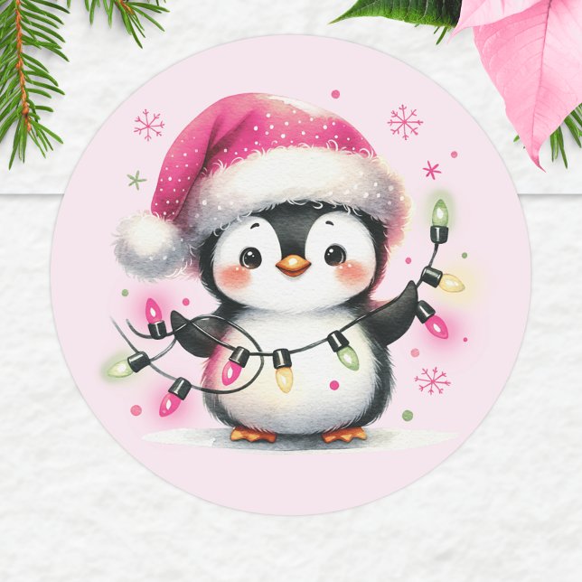 Niedlicher Pink-Pinguin mit Weihnachtsbeleuchtung Runder Aufkleber (Von Creator hochgeladen)