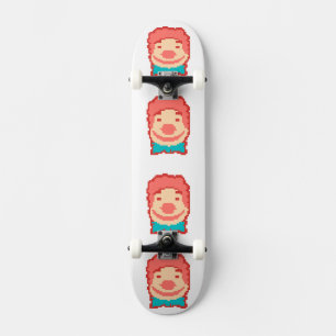 Niedlicher, pixeliger Clown-Gesichtswurfkissen Skateboard