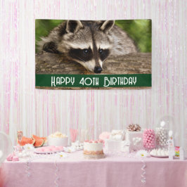 Niedlicher Raccoon auf einem Log Geburtstag Banner
