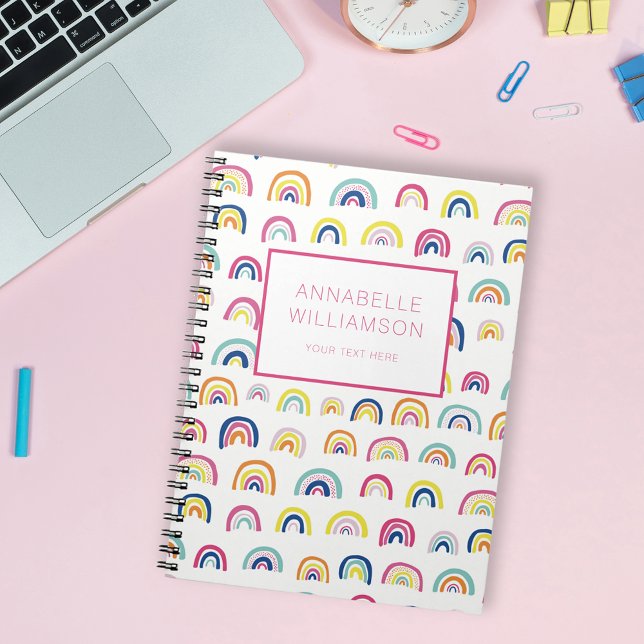 Niedlicher Regenbogenmuster individuelle Name Notizblock (Cute rainbow notebook.  Personalize with your name & choice of text. Back to school. Kids stationery)