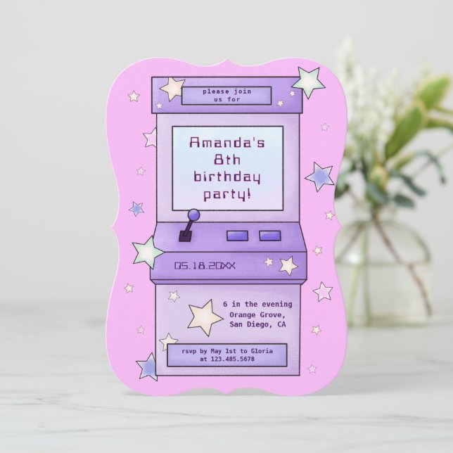 Niedlicher Retro Lila Arcade Game Kindergeburtstag Einladung (Stehend Vorderseite)