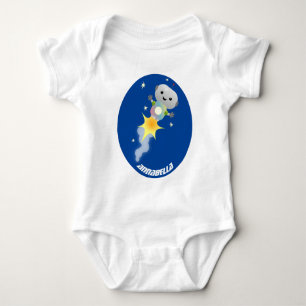 Niedlicher Roboter, der im Weltraum Cartoon fliegt Baby Strampler