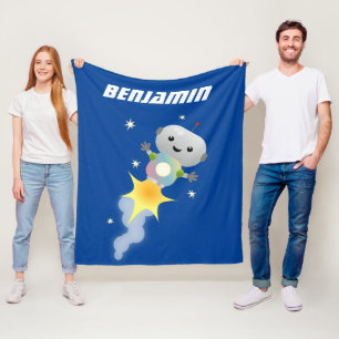 Niedlicher Roboter, der im Weltraum Cartoon fliegt Fleecedecke