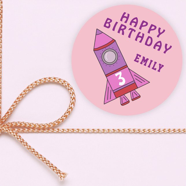 Niedlicher Rocket Pink Kids Girl Happy Birthday Runder Aufkleber (Von Creator hochgeladen)