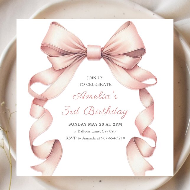 Niedlicher Rosa Bow Elegante Coquette Girly Einladung (Celebrate your little one's big day with this adorable, chic, coquette pink bow birthday invitation.)