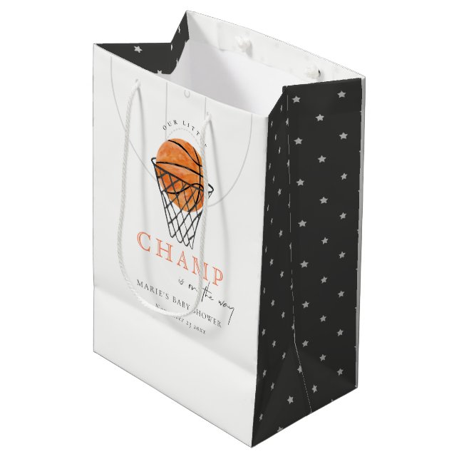 Niedlicher Rust unsere kleine Lampe Basketball Bab Mittlere Geschenktüte (Vorderseite Schrägansicht)