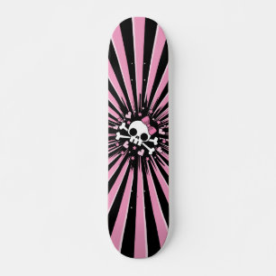 Niedlicher Schädel und Kreuzknochen Skateboard