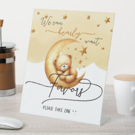 Niedlicher Schlafbär auf der Mond Babydusche Favor Sockelschild