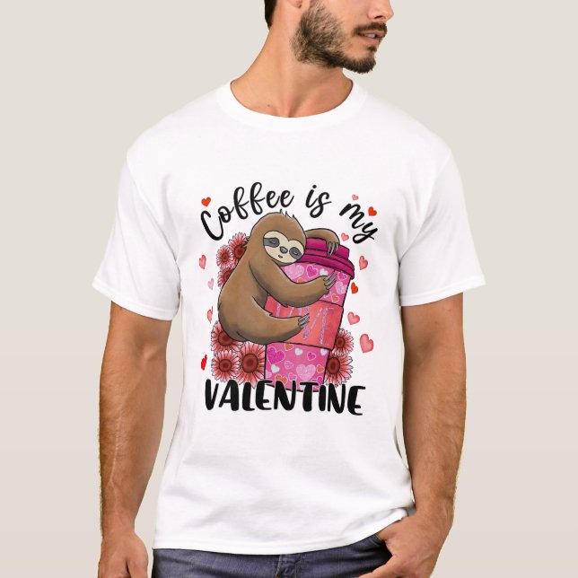 Niedlicher Schlammkaffee ist mein Valentine Sloth  T-Shirt (Vorderseite)