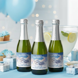 Niedlicher Schneeleopardenschlauch auf Wolkendusch