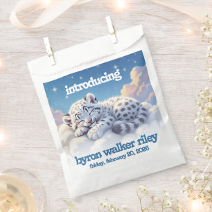 Niedlicher Schneeleopardenschlauch auf Wolkendusch Geschenktütchen
