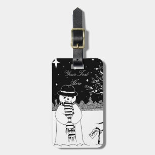 Niedlicher Schneemann, der bei Weihnachten im Schn Gepäckanhänger