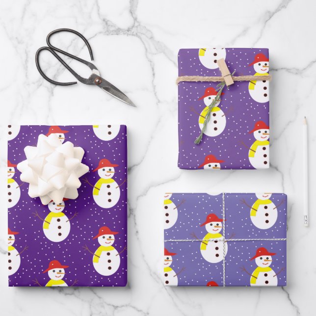 Niedlicher Schneemann und Schnee auf lila Geschenkpapier Set (Vorderseite)