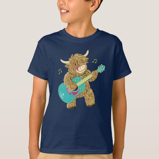 Niedlicher schottischer Highland Cow Plays Guitar  T-Shirt (Vorderseite)