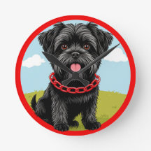 Niedlicher schwarzer Hund mit rotem Kollar im Cart