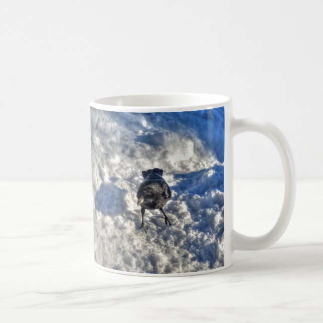 Niedlicher Schwarzer Rabe im Schnee-Foto Kaffeetasse (Rechts)