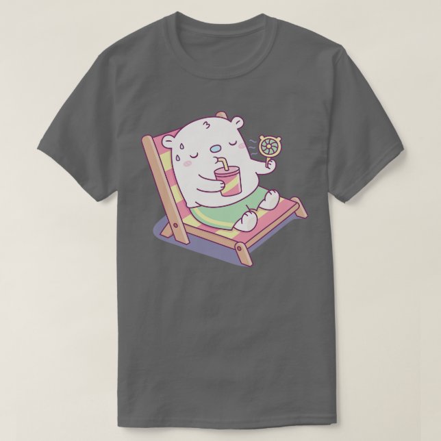 Niedlicher, schwitzender Polar-Bär auf Strandstuhl T-Shirt (Design vorne)