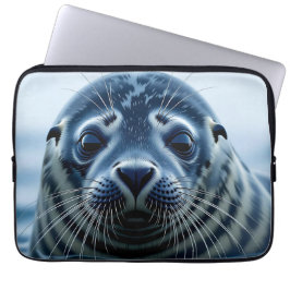 Niedlicher Seehund aus der Nähe Laptopschutzhülle