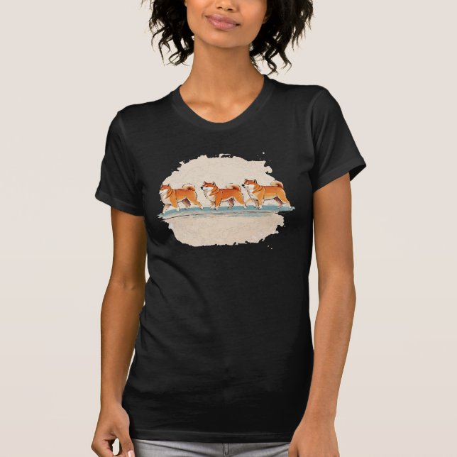 niedlicher Shiba inu Spaziergang in einem T - Shir T-Shirt (Vorderseite)