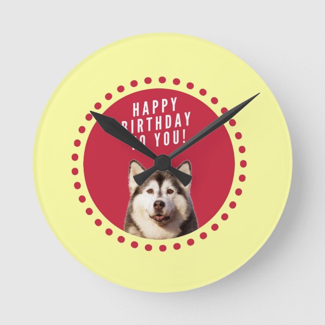 Niedlicher sibirischer Husky Hund Happy Birthday Runde Wanduhr (Vorderseite)