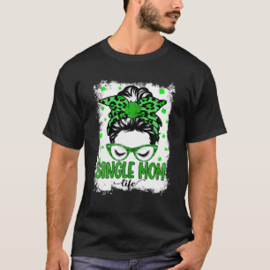 Niedlicher Single Mama Messy Bun St Patrick's Day T-Shirt