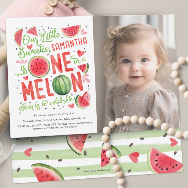 Niedlicher Sommer Wassermelone Frucht Girl 1. Gebu Einladung (Summer Cute Red Watercolor One In a Melon, Watercolor Themed Girl 1st Birthday Photo Invitation. )