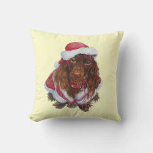 Niedlicher Spaniel-Hund zu Weihnachten