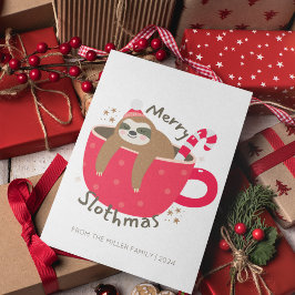 Niedlicher Spaß Merry Slothmas Sloth in der Tasse Feiertagskarte