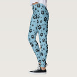Niedlicher Spaß schwarz auf blaue Paw Print Leggings<br><div class="desc">Diese lustigen Leggings sind perfekt für Hunde- und Katzenliebhaber. Sie zeichnen sich durch ein niedliches Muster aus,  in dem schwarze Pfoten auf einem hellblauen Hintergrund verteilt sind. Fun whimsical Design ist perfekt für Haustier-Eltern und Tierfreunde.</div>