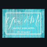Niedlicher StrandstrandYou & Me Poster<br><div class="desc">Schöne, einzigartige, einzigartige personalisierte Strand-themed Imitate rustikale aquamarin blaue Holzplakate mit den Worten "You & Me HAPPILY EVER AFTER Est: 07/14/2019" in einem weiße Skript-Schriftart Overlay-Design. Personalisieren Sie diesen Artikel, indem Sie Ihre eigene Formulierung und das Datum hinzufügen. Macht eine großartige Hochzeit, ein Jubiläum oder ein Geschenk für die Hauswärmung....</div>