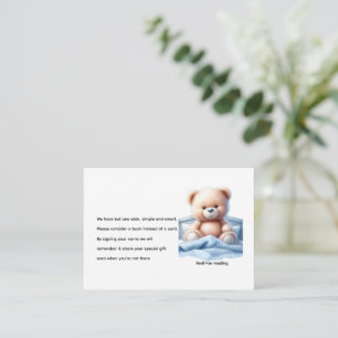 Niedlicher Teddy Bär in Blue Bed Baby Book Request Begleitkarte