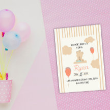 Niedlicher Teddybär auf der Wolke